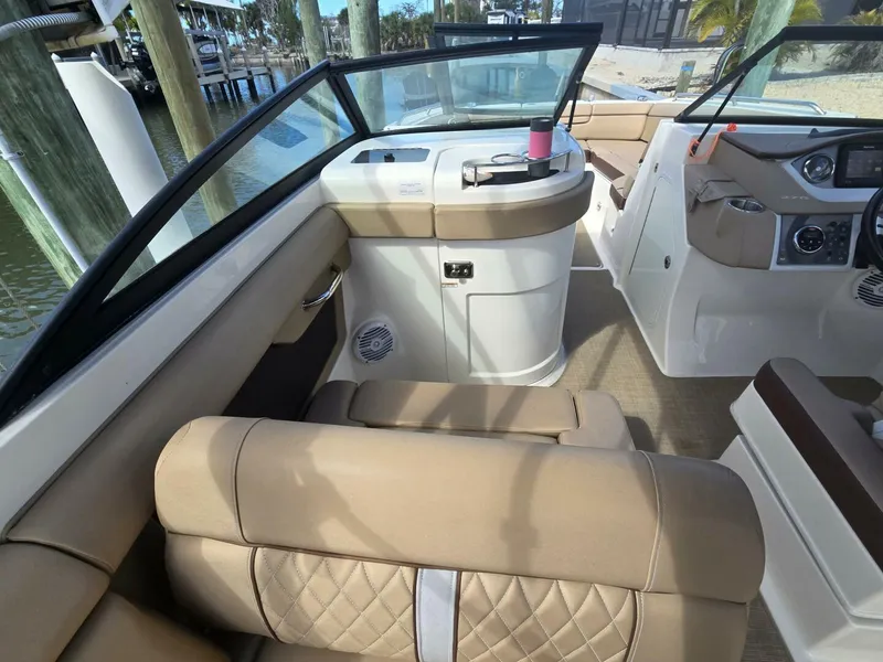 Slide: The Image of Sea Ray 270 Sundeck Outboard 2016 - 5968252