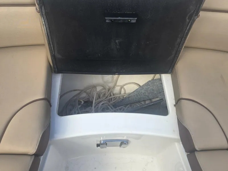 Slide: The Image of Sea Ray 270 Sundeck Outboard 2016 - 5968255