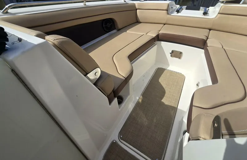 Slide: The Image of Sea Ray 270 Sundeck Outboard 2016 - 5968257