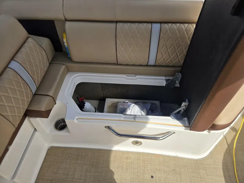 Slide: The Image of Sea Ray 270 Sundeck Outboard 2016 - 5968263