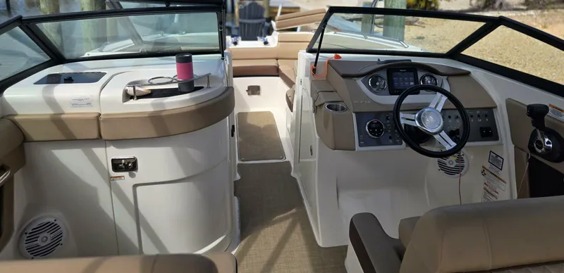 Slide: The Image of Sea Ray 270 Sundeck Outboard 2016 - 5968264