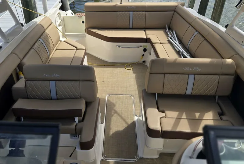 Slide: The Image of Sea Ray 270 Sundeck Outboard 2016 - 5968265