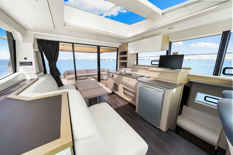Slide: The Image of 2021 Fountaine Pajot MY4.S - Salon - 5995712