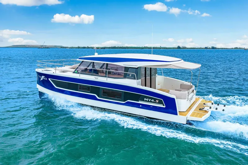 Slide: The Image of 2021 Fountaine Pajot MY4.S - 5995657