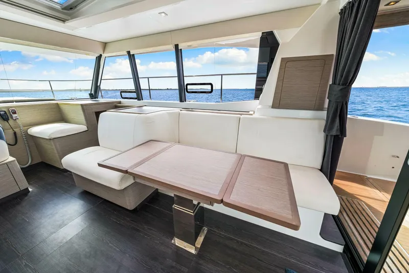 Slide: The Image of 2021 Fountaine Pajot MY4.S - Salon - 5995709