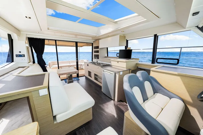 Slide: The Image of 2021 Fountaine Pajot MY4.S - Helm - 5995721