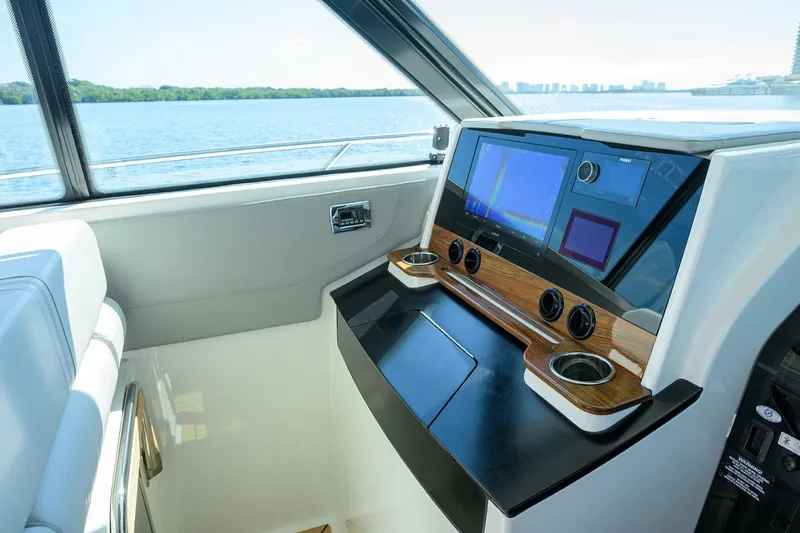 Slide: The Image of Tiara 43 - Helm Electronics  2022 43 Tiara 43 LE - 5968351