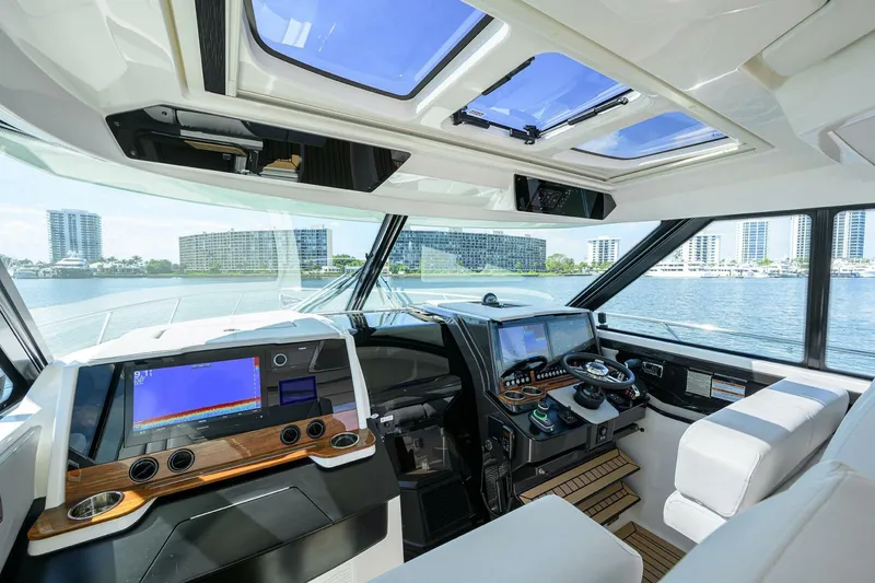 Slide: The Image of Tiara 43 - Helm   2022 43 Tiara 43 LE - 5968353