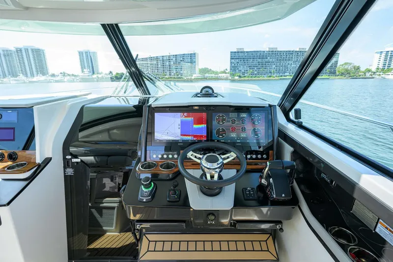 Slide: The Image of Tiara 43 - Helm   2022 43 Tiara 43 LE - 5968355