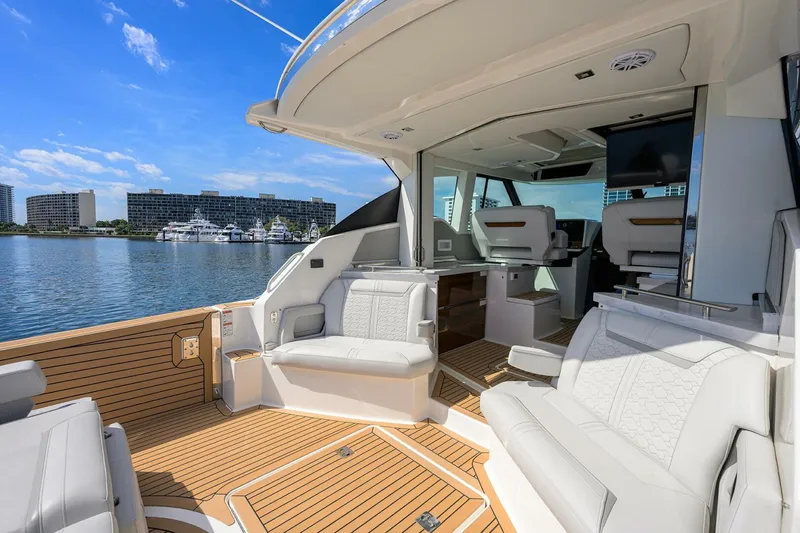 Slide: The Image of Tiara 43 - Aft Deck Seating 2022 43 Tiara 43 LE - 5968366