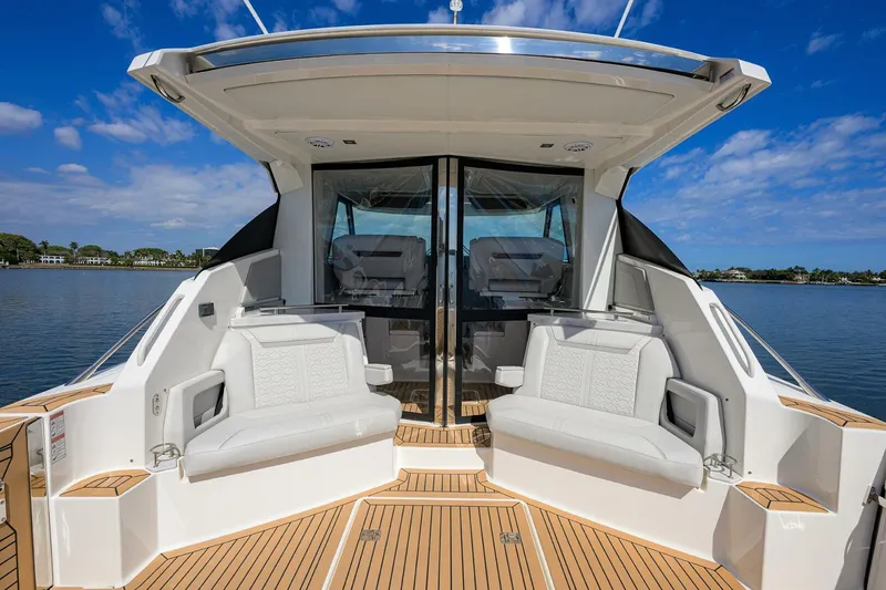 Slide: The Image of Tiara 43 - Aft Deck Seating 2022 43 Tiara 43 LE - 5968368