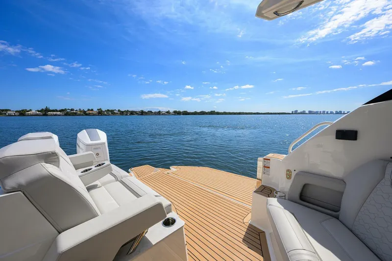 Slide: The Image of Tiara 43 - Aft Deck  2022 43 Tiara 43 LE - 5968670