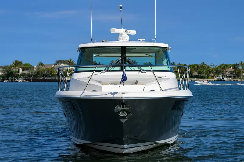 Slide: The Image of Tiara 43 - Profile, Bow 2022 43 Tiara 43 LE - 5968745