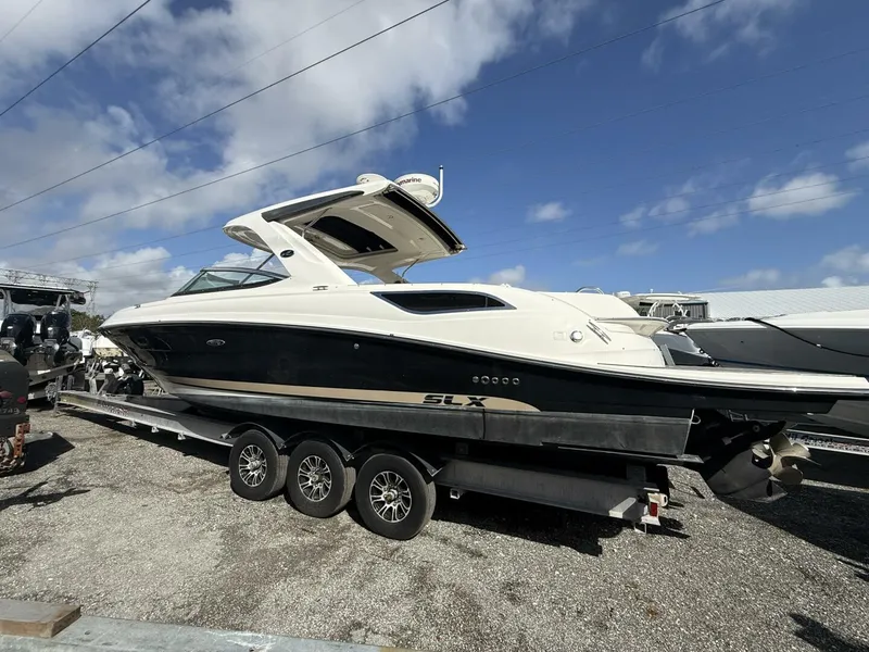 The Image of Sea Ray SLX 350 2015 - undefined