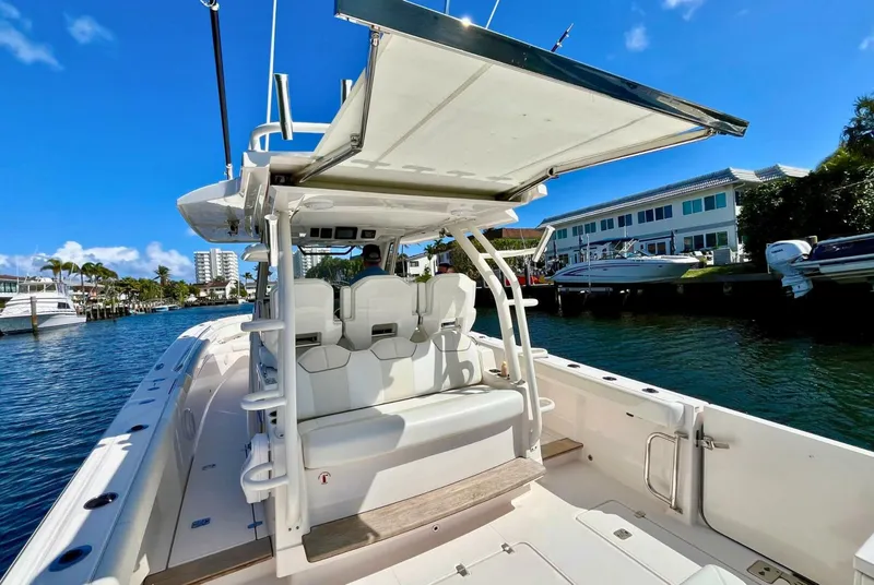 Slide: The Image of Pursuit 38 - PERSEVERANCE - Cockpit 2019 Pursuit 38' S368 - PERSEVERANCE - 5969043