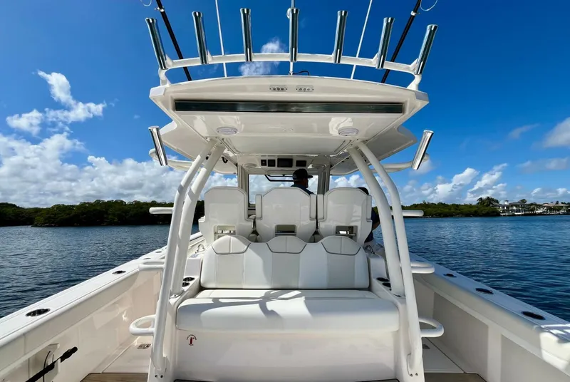 Slide: The Image of Pursuit 38 - PERSEVERANCE - Cockpit 2019 Pursuit 38' S368 - PERSEVERANCE - 5969071