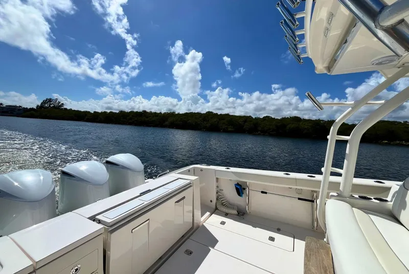 Slide: The Image of Pursuit 38 - PERSEVERANCE - Cockpit 2019 Pursuit 38' S368 - PERSEVERANCE - 5969064