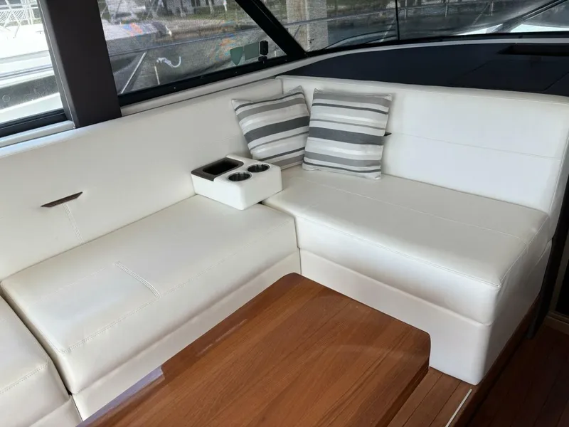 Slide: The Image of Tiara C44 2018 - 5969194