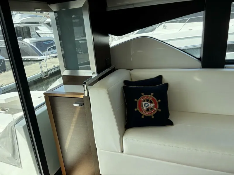 Slide: The Image of Tiara C44 2018 - 5969193