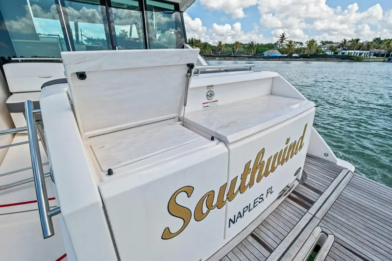 Slide: The Image of Tiara C44 2018 - 5985000