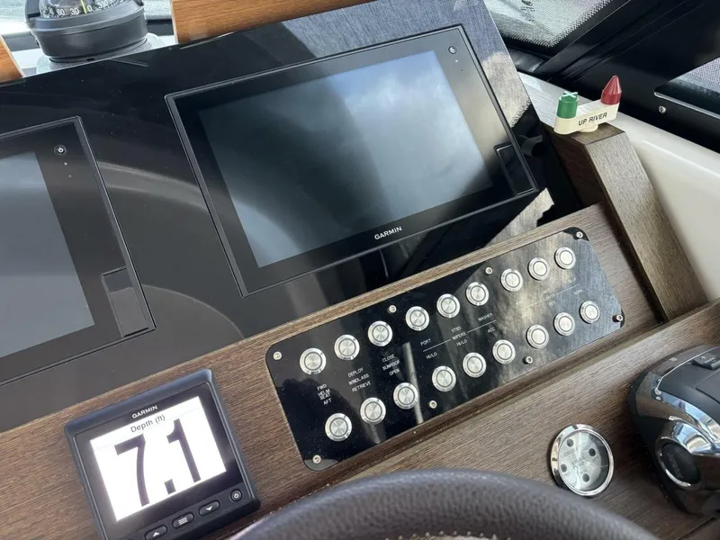 Slide: The Image of Tiara C44 2018 - 5969191