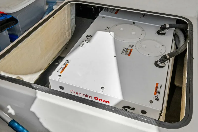 Slide: The Image of Tiara C44 2018 - 5985038