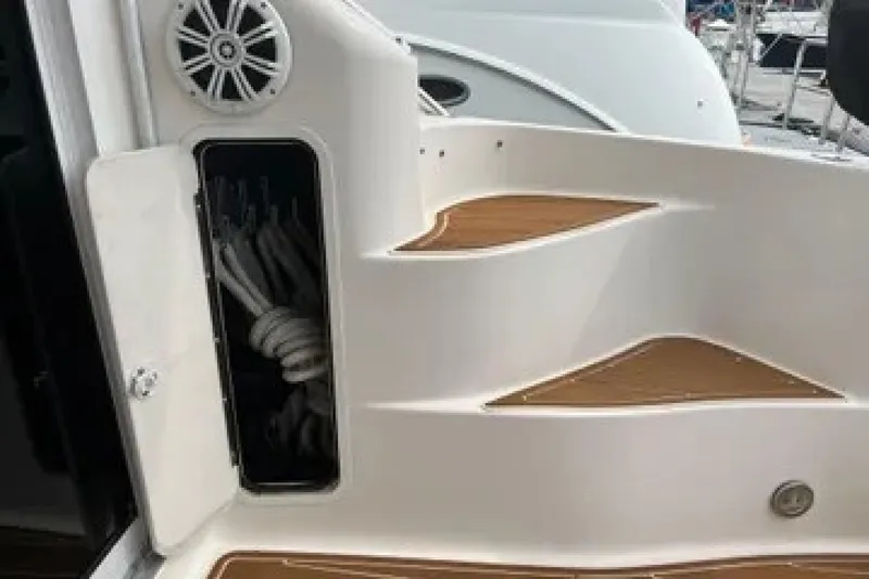 Slide: The Image of Sea Ray 400 Sedan Bridge 1998 - 8045726