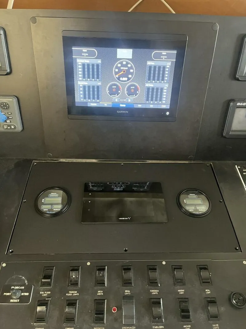 Slide: The Image of Engine Data On Garmin Screen - 5970087