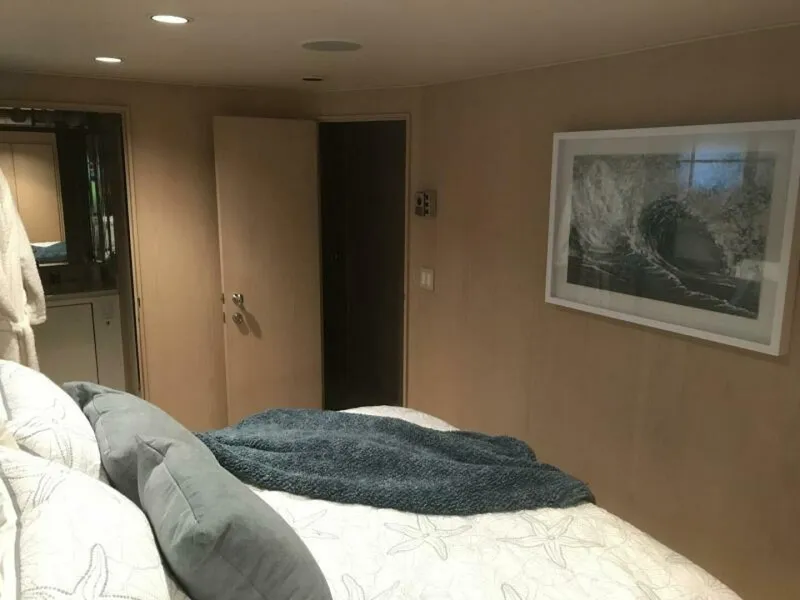 Slide: The Image of Port Queen VIP   - 5969585