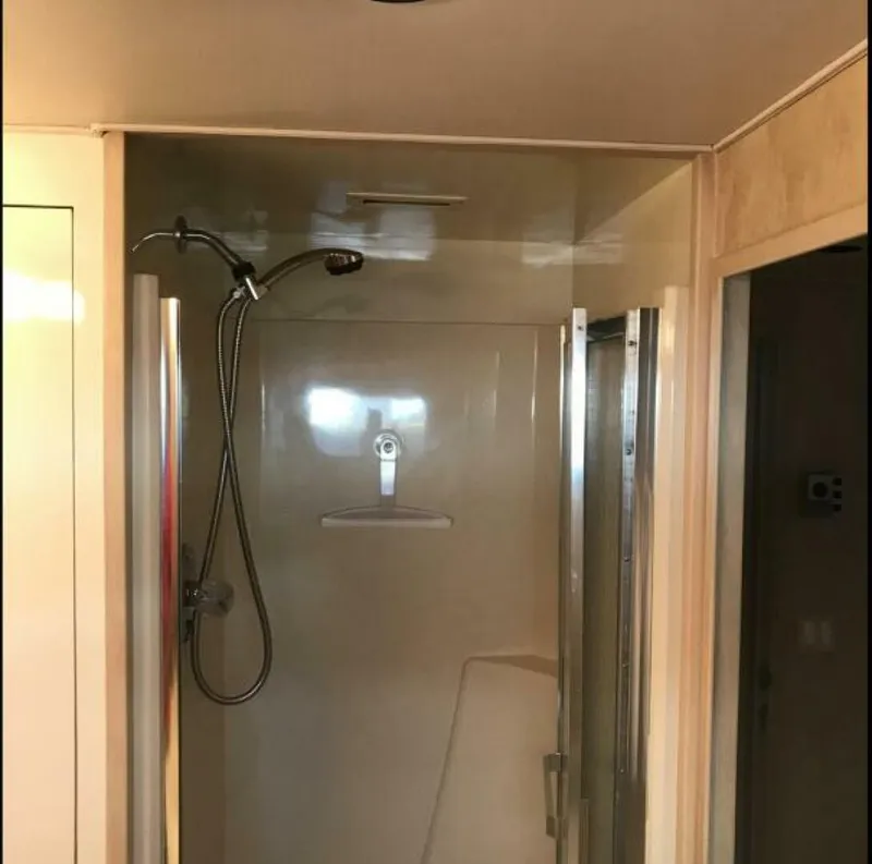 Slide: The Image of Starboard Twin Cabin Shower   - 5969593