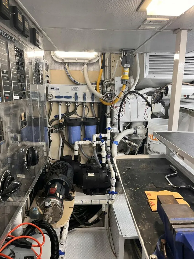 Slide: The Image of Forward Of Starboard Engine - 5970100