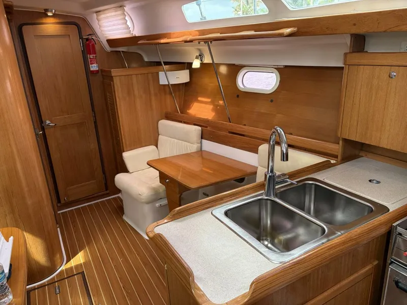 Slide: The Image of Catalina 36 MkII 2004 - 5970870