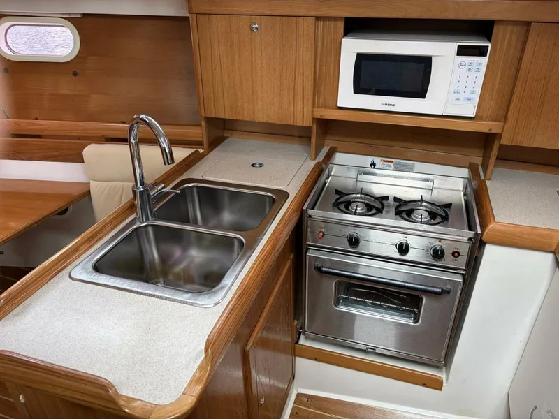 Slide: The Image of Catalina 36 MkII 2004 - 5970874