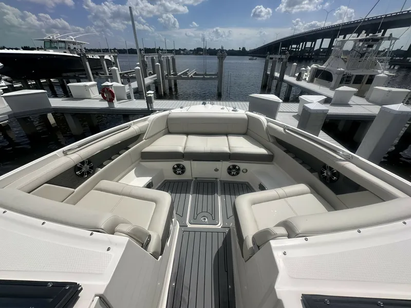 Slide: The Image of Sea Ray 350 SLX Outboard 2020 - 6455905