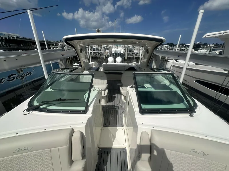 Slide: The Image of Sea Ray 350 SLX Outboard 2020 - 6455906