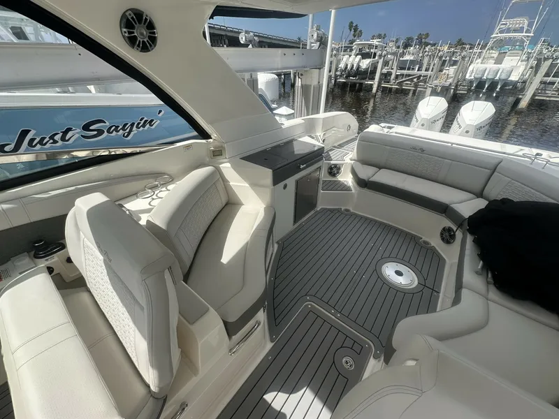 Slide: The Image of Sea Ray 350 SLX Outboard 2020 - 6455907
