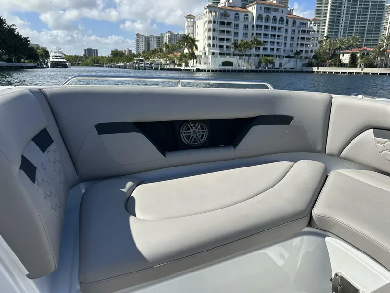 Slide: The Image of Four Winns HD8 OB 2022 - 5970802