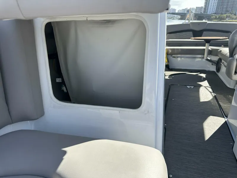 Slide: The Image of Four Winns HD8 OB 2022 - 5970806