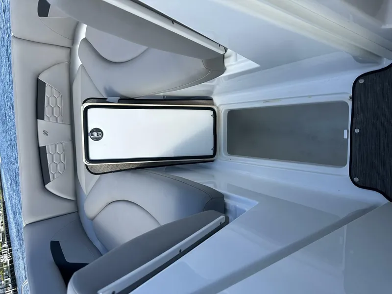 Slide: The Image of Four Winns HD8 OB 2022 - 5970809