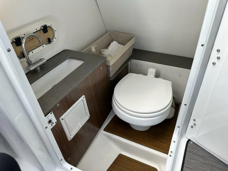 Slide: The Image of Four Winns HD8 OB 2022 - 5970815