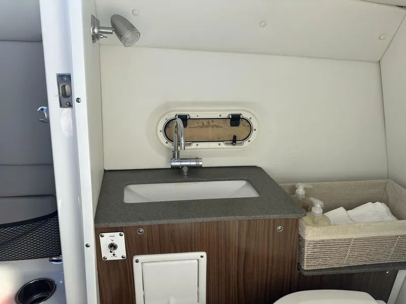 Slide: The Image of Four Winns HD8 OB 2022 - 5970817