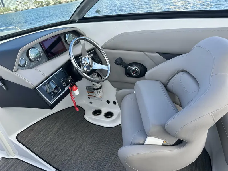 Slide: The Image of Four Winns HD8 OB 2022 - 5970823