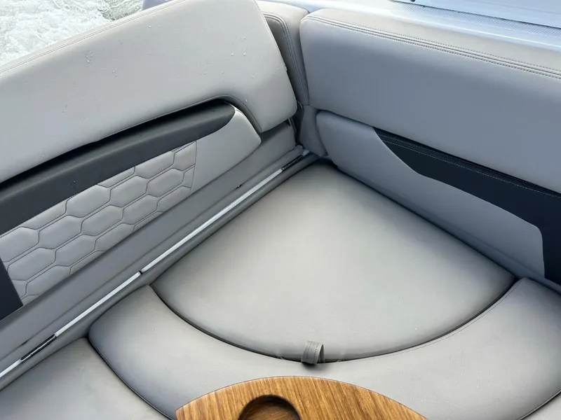 Slide: The Image of Four Winns HD8 OB 2022 - 5970829