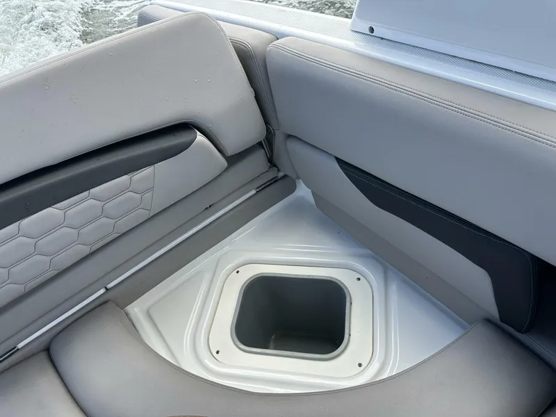 Slide: The Image of Four Winns HD8 OB 2022 - 5970830