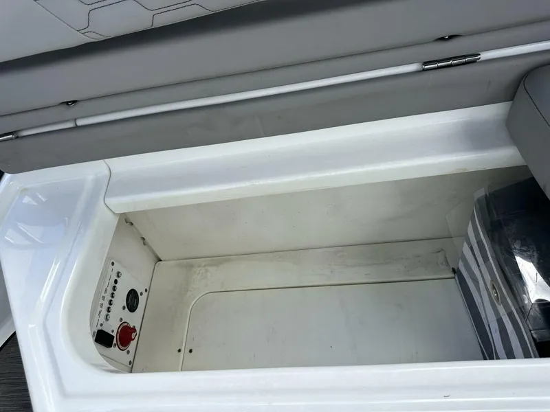 Slide: The Image of Four Winns HD8 OB 2022 - 5970832