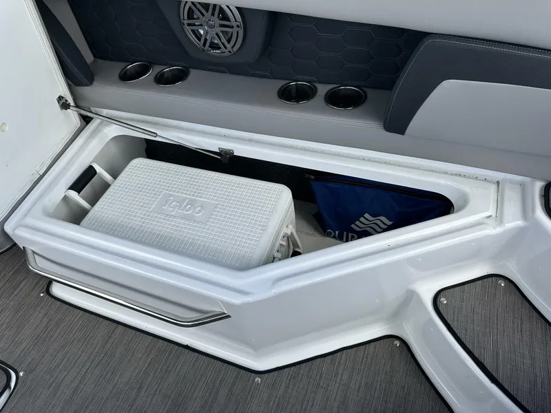 Slide: The Image of Four Winns HD8 OB 2022 - 5970834