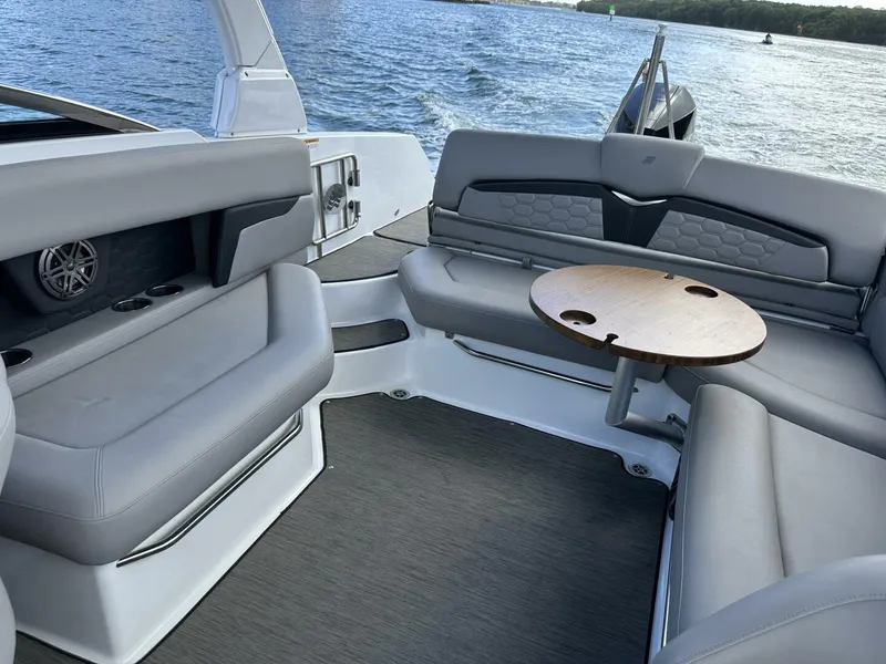 Slide: The Image of Four Winns HD8 OB 2022 - 5970836