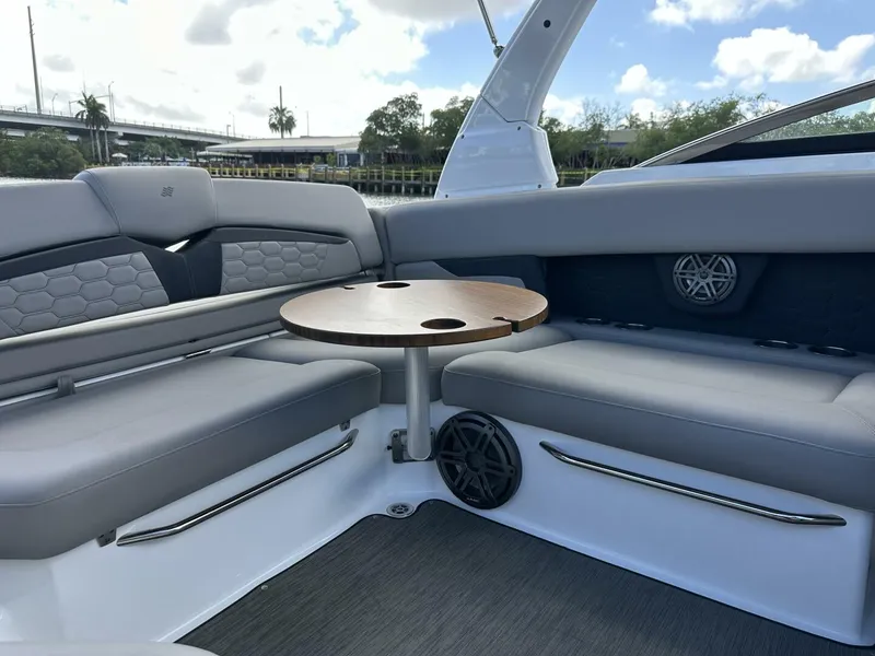 Slide: The Image of Four Winns HD8 OB 2022 - 5970838