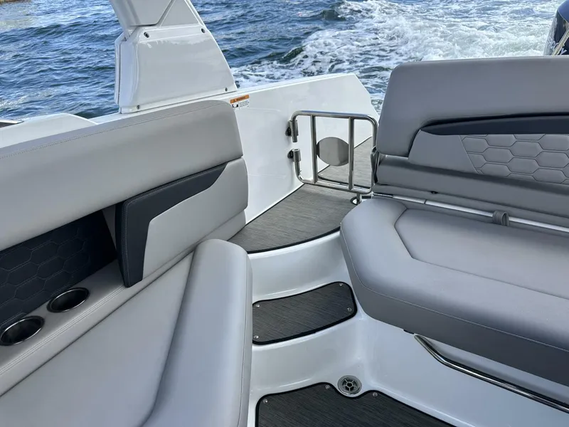 Slide: The Image of Four Winns HD8 OB 2022 - 5970840