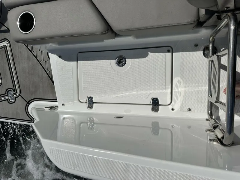 Slide: The Image of Four Winns HD8 OB 2022 - 5970852